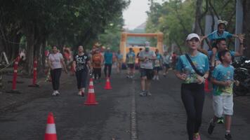 Denpasar, Indonésia, marcha 3, 2024 - Pokémon Diversão corre bali em Pikachu Indonésia viagem evento video