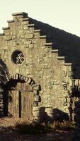 hermosa antiguo Roca casa en bretaña video