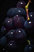 ai generado un cerca arriba de uvas con agua gotas foto