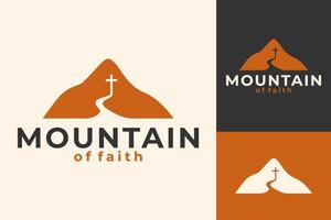 montaña de fe Biblia cruzar logo diseño vector