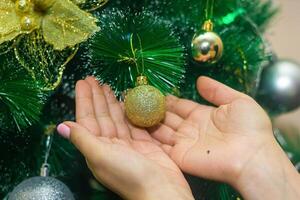 Navidad árbol con regalo cajas, Navidad árbol y regalos, Navidad árbol y decoraciones foto