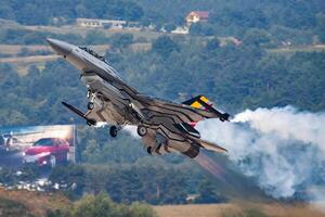 sliac, Eslovaquia, 2015 - militar combatiente chorro avión a aire base. aire fuerza vuelo operación. aviación y aeronave. aire defensa. militar industria. mosca y volador. foto