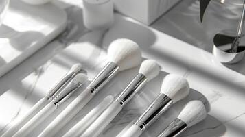 ai generado presentando un conjunto de maquillaje cepillos arreglado pulcramente en un blanco antecedentes foto