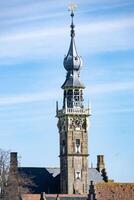 lange ene Iglesia torre en middelburg Países Bajos foto