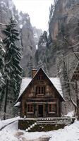 ai generado aislado cabina en Nevado montaña bosque durante invierno foto
