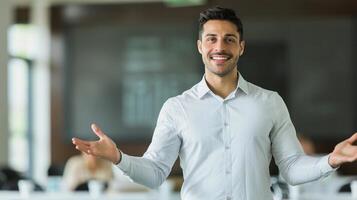 ai generado colaborativo comunicador, un hombre soportes con confianza, brazos abierto en un acogedor gesto, generativo ai foto