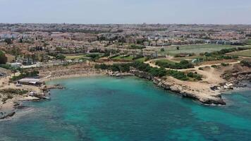 Chypre côte avec falaises aérien vue video