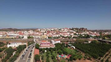 aérien survol de le Portugais ville de silves dans le algarve Région video