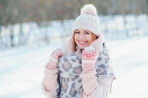 un belleza niña en el invierno antecedentes foto