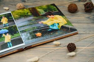 prima foto libro familia, genial tamaño, de madera cubrir, sólido páginas, calidad impresión.