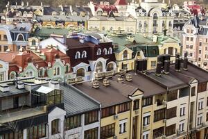 un zona con vistoso casas en kiev, Ucrania. brillante paisaje urbano foto