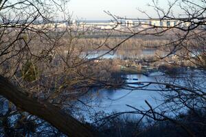 invierno paisaje urbano en kiev, Ucrania. foto