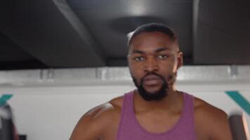 Bearded black workout in the gym video