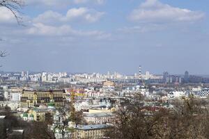 primavera paisaje urbano de kiev, Ucrania. foto