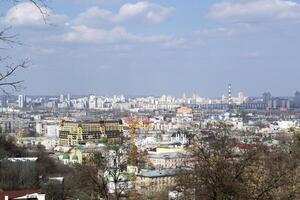 primavera paisaje urbano de kiev, Ucrania. foto