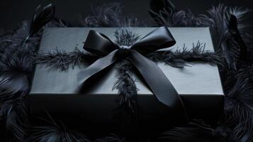 ai generado un negro regalo caja conjunto en contra un oscuro contrastando fondo, adornado con un texturizado arco y plumas foto