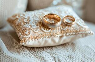 ai generado dos Boda anillos son atado a el almohada en blanco cordón foto