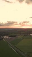 antenne visie van een weg in de platteland video