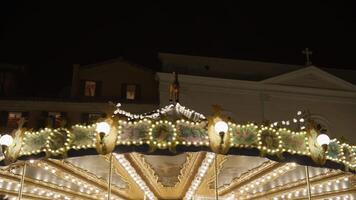 lumières de une carrousel cheval dans Italie video