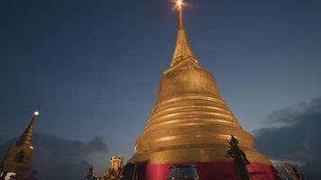 Bangkok Tailândia cerca de 2016 - wat saket dourado montanha budista têmpora - Tempo lapso video