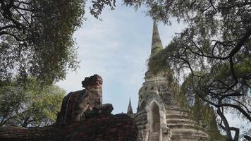 tempel de stupa eller chedin komplex av wat phra si sanphet i gammal huvudstad av ayutthaya, thailand från de 14:e århundrade video