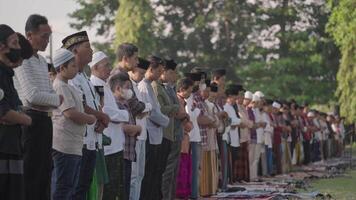 Denpasar, Indonesia, circa 2023 - Thousand of Muslim Muslims Gather Celebrate Islam Eid al-Fitr Salah Praying in a Park in Denpasar City Bali, Indonesia video