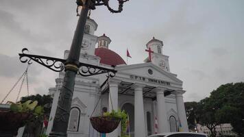 semarang, Indonesië ongeveer 2023 - blenduk Protestant kerk in western Indonesië immanuel Bij kota lama semarang oud stad- bewaard gebleven koloniaal stad centrum video