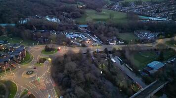 antenne visie van verlichte centraal watford stad van Engeland uk Bij nacht. maart 3e, 2024 video