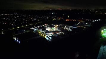 alto angolo Visualizza di illuminato centrale welwyn giardino città di Inghilterra grande Gran Bretagna a notte. marzo 1°, 2024 video