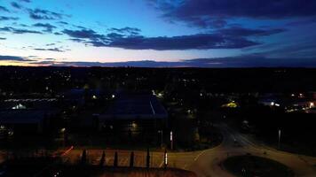 aereo Visualizza di illuminato centrale watford città di Inghilterra UK a notte. marzo 3°, 2024 video