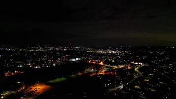 aéreo Visão do iluminado central watford cidade do Inglaterra Reino Unido às noite. marcha 3º, 2024 video