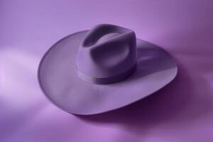 ai generado elegante blanco sombrero un chapoteo de púrpura foto