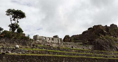machu picchu, Pérou, 2015 - touristique en mouvement dans temps laps par Trois les fenêtres temple machu Picchu ruines Pérou Sud Amérique video