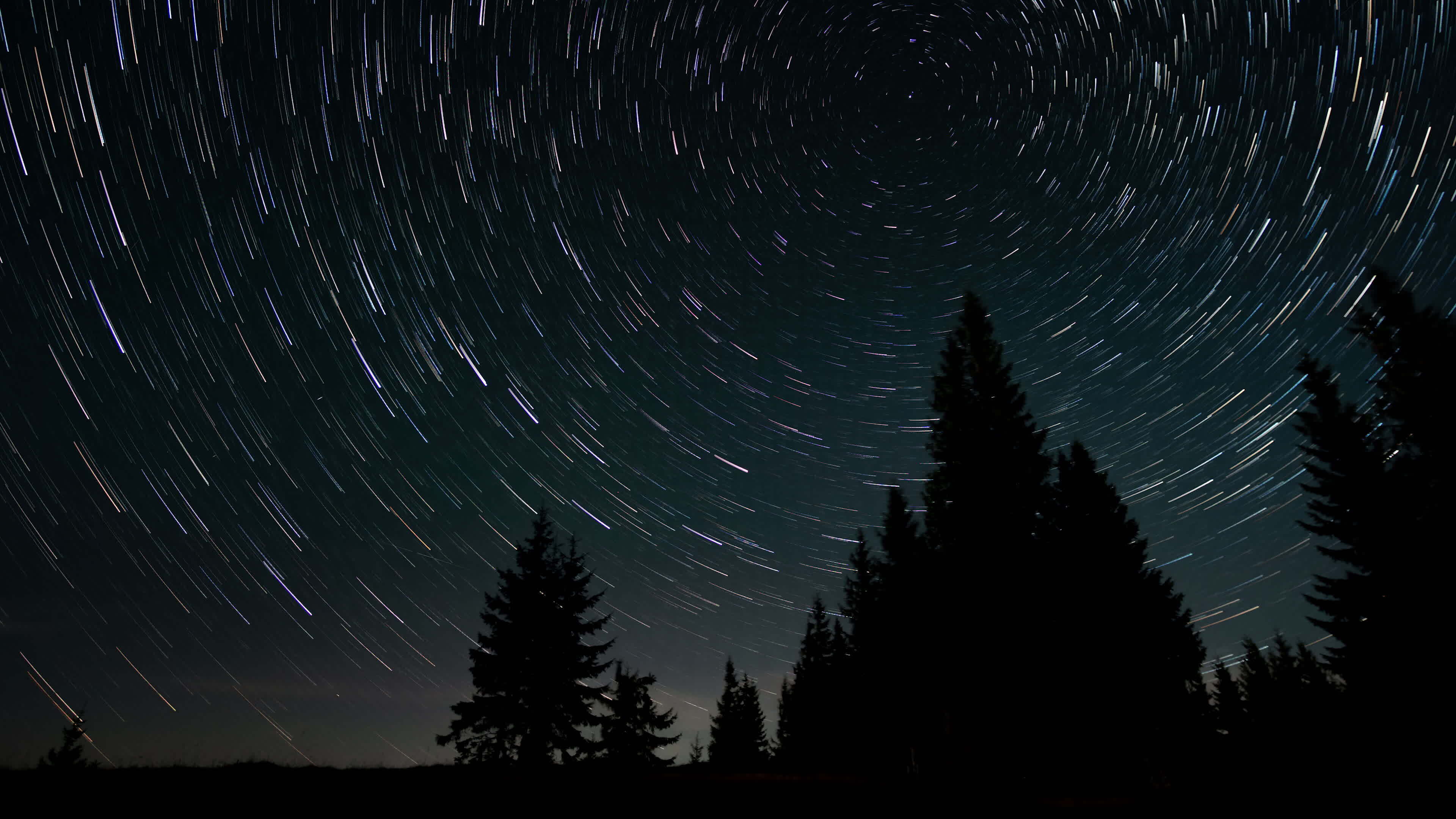 Time lapse of comet-shaped star trails in the night sky. Stars move ...