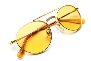 ai generado Clásico oro marco Gafas de sol con amarillo lentes aislado en blanco antecedentes foto