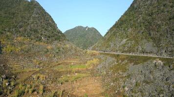 antenn se av pittoresk berg landskap på de ha giang slinga, vietnam video