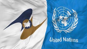 eurasiático económico Unión, eaeu, EEU y unido naciones, Naciones Unidas banderas juntos sin costura bucle fondo, serpenteado bache textura paño ondulación lento movimiento, 3d representación video