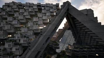 une grandiose bâtiment orné avec luxuriant verdure et innombrable les fenêtres video