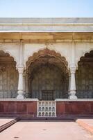 arquitectónico detalles de lal qila - rojo fuerte situado en antiguo Delhi, India, ver dentro Delhi rojo fuerte el famoso indio puntos de referencia foto