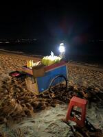 carro de venta asado maíz en kuta playa, bali, Indonesia foto