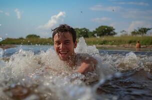 ai generado joven hombre disfrutando agua salpicaduras foto