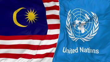 Malasia y unido naciones, Naciones Unidas banderas juntos sin costura bucle fondo, serpenteado bache textura paño ondulación lento movimiento, 3d representación video
