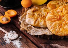 delicioso Fresco dulce vertuta con albaricoques foto