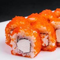 macro Disparo de California maki Sushi rollos con arroz foto