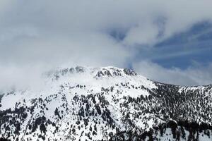 montar Rosa Nevada cubierto en nieve con nubes foto