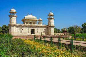 tumba de itimad ud daula, alias bebé taj, situado en agra, India foto