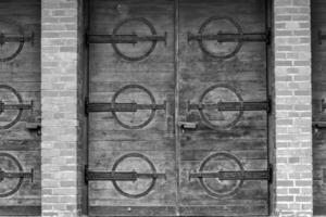 an old gate in black and white photo