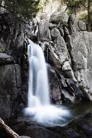 largo exposición chilnualna sendero cascada yosemite parque foto
