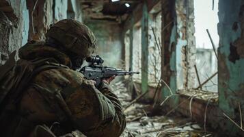 ai generado francotirador en emboscada. retrato de moderno soldado con rifle mirando mediante alcance. ai generado foto
