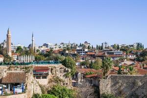 antalya, Turquía - noviembre 26, 2022. escénico ver terminado el tradicional casas de antiguo antalya kaleici. foto